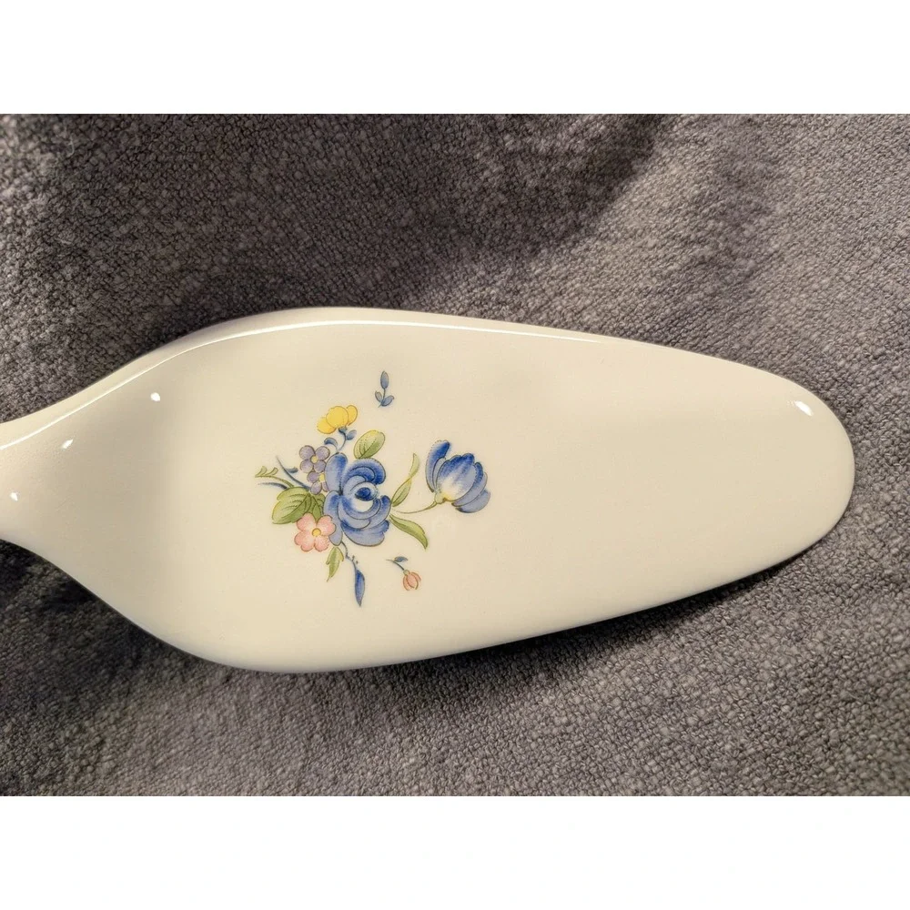 Vintage Ceramic Cake Pie Server White Blue Floral Bouquet Dessert